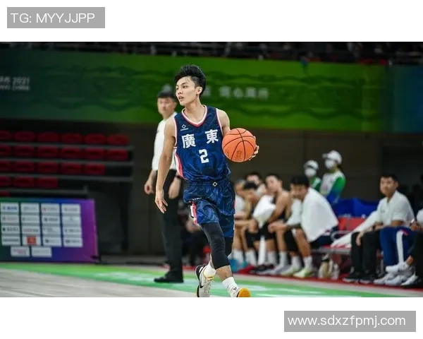 徐杰精准突破分球助力球队逆转局势展现出色球场视野与团队配合能力