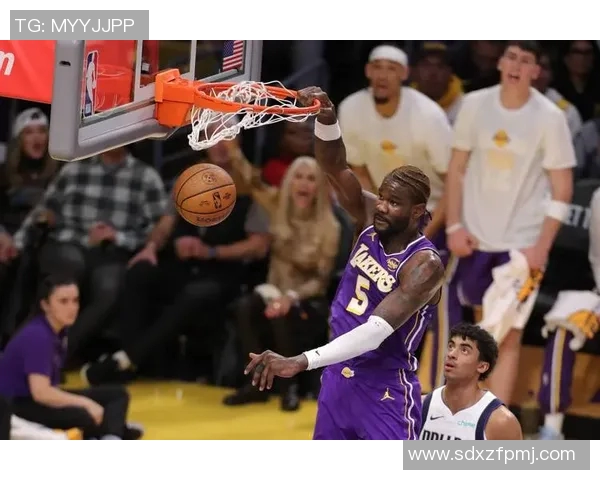 湖人中锋受伤,或将缺席季后赛,湖人前景蒙上阴影 湖人中锋受伤,或将缺席季后赛,湖人前景蒙上阴影